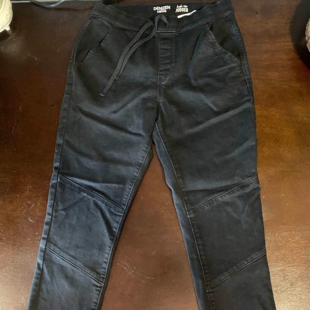 Levi’s Denizen Black High Rise Joggers Size 7